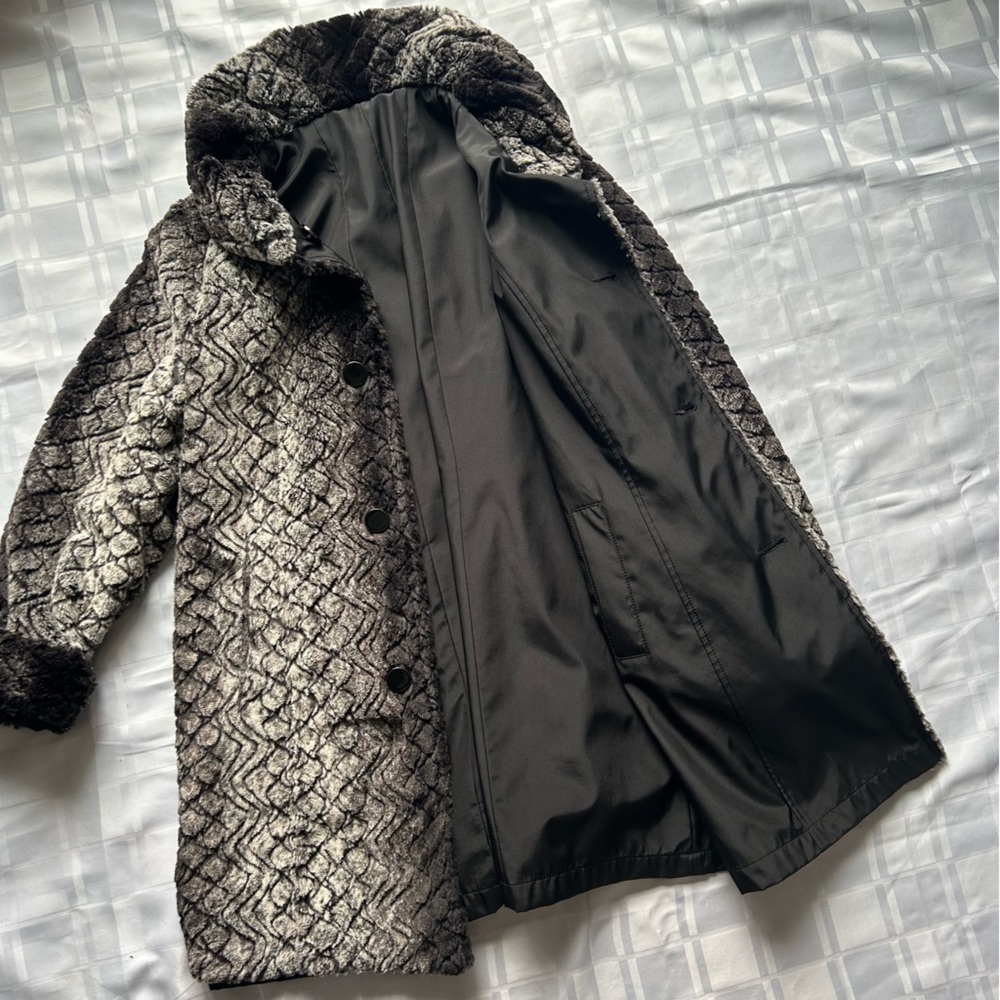 Novelti Black ‘ Grey Faux-Fur Reversible Mid-length Buttoned Coat